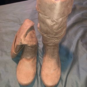 ✨Cute Nude Boots ✨